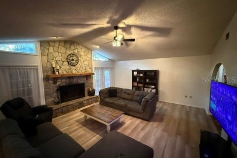 House in Umatilla, Florida 4 bedrooms, 218.04 sq.m. № 2113947 - photo 12