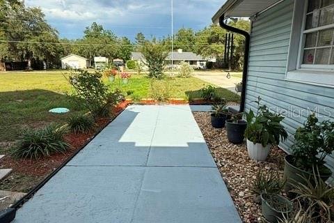 House in Umatilla, Florida 4 bedrooms, 218.04 sq.m. № 2113947 - photo 3