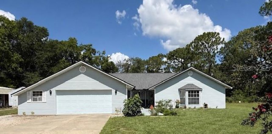 House in Umatilla, Florida 4 bedrooms, 218.04 sq.m. № 2113947