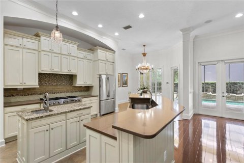 House in Tampa, Florida 5 bedrooms, 387.12 sq.m. № 1719721 - photo 8