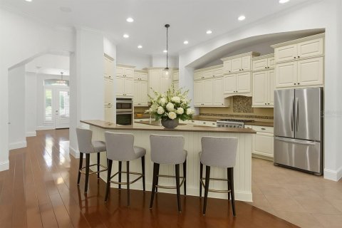House in Tampa, Florida 5 bedrooms, 387.12 sq.m. № 1719721 - photo 9