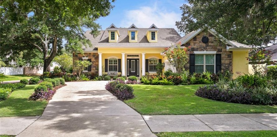 House in Tampa, Florida 5 bedrooms, 387.12 sq.m. № 1719721