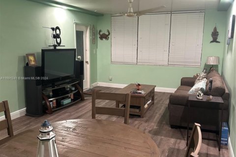 Condo in Pompano Beach, Florida, 1 bedroom  № 1715240 - photo 8