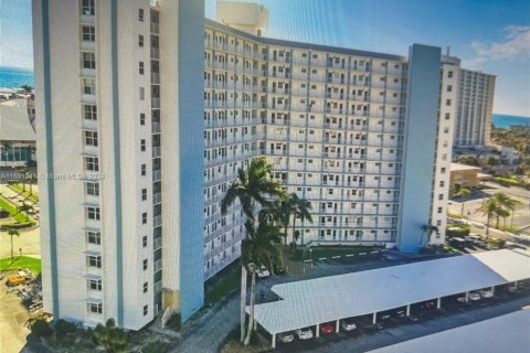 Condo in Pompano Beach, Florida, 1 bedroom  № 1715240 - photo 6
