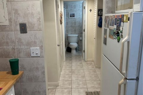 Condo in Pompano Beach, Florida, 1 bedroom  № 1715240 - photo 4