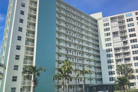 Condo in Pompano Beach, Florida, 1 bedroom  № 1715240 - photo 5