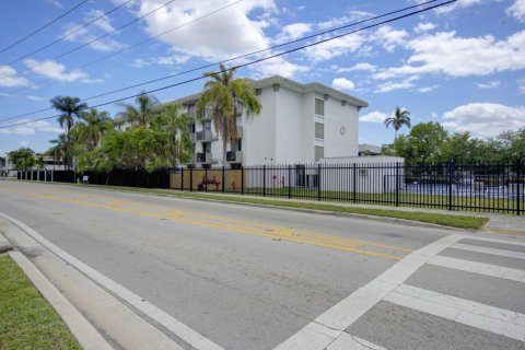 Copropriété à louer à Miami, Floride: 35.77 m2 № 1178221 - photo 1