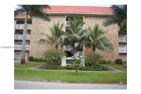 Condo in Sunrise, Florida, 2 bedrooms  № 2174146 - photo 2