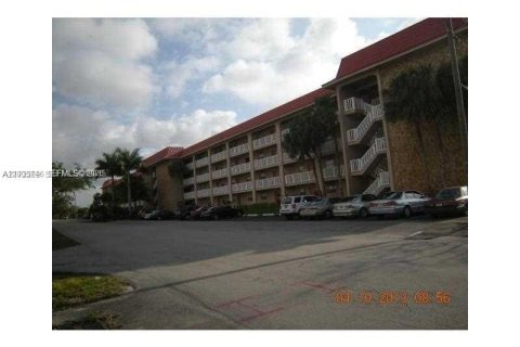 Condo in Sunrise, Florida, 2 bedrooms № 2174146
