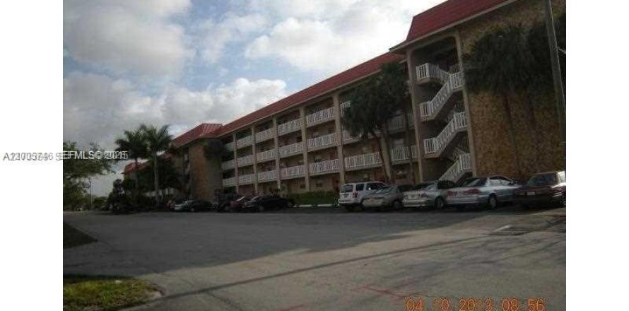 Condo in Sunrise, Florida, 2 bedrooms  № 2174146