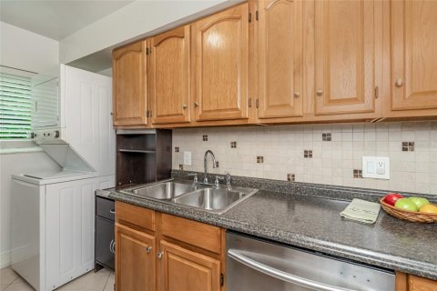 Townhouse in Largo, Florida 2 bedrooms, 75.81 sq.m. № 2386309 - photo 5