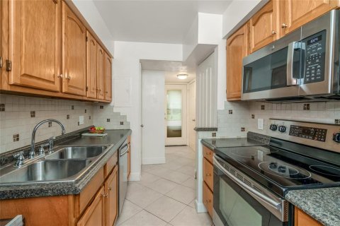 Townhouse in Largo, Florida 2 bedrooms, 75.81 sq.m. № 2386309 - photo 2