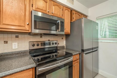 Townhouse in Largo, Florida 2 bedrooms, 75.81 sq.m. № 2386309 - photo 6