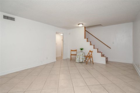 Townhouse in Largo, Florida 2 bedrooms, 75.81 sq.m. № 2386309 - photo 3