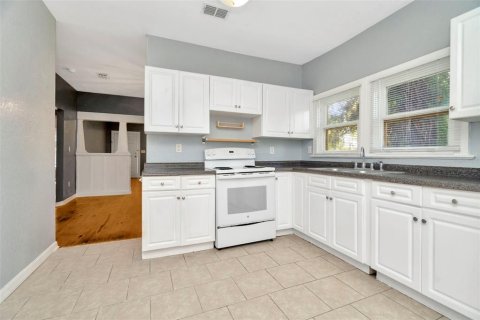 Casa en venta en Tampa, Florida, 3 dormitorios, 102.19 m2 № 1917617 - foto 11