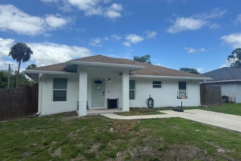 House in Okeechobee, Florida 3 bedrooms, 121.52 sq.m. № 2083293