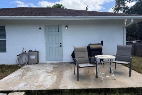 House in Okeechobee, Florida 3 bedrooms, 121.52 sq.m. № 2083293 - photo 5