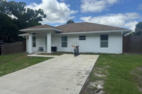 House in Okeechobee, Florida 3 bedrooms, 121.52 sq.m. № 2083293 - photo 2