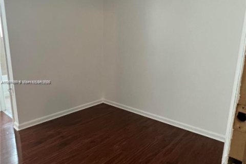 Купить кондоминиум в Майами-Бич, Флорида 40.6м2, № 2088016 - фото 4