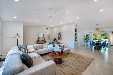 Villa ou maison à vendre à Palmetto Bay, Floride: 5 chambres, 280.84 m2 № 2025590 - photo 3