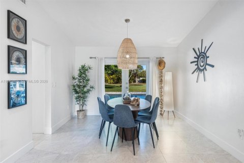 Villa ou maison à vendre à Palmetto Bay, Floride: 5 chambres, 280.84 m2 № 2025590 - photo 15