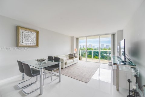 Condo in Aventura, Florida, 1 bedroom  № 2000767 - photo 14