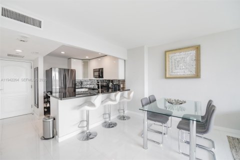 Condo in Aventura, Florida, 1 bedroom  № 2000767 - photo 11