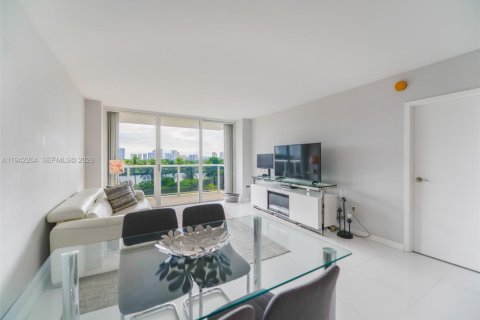 Condo in Aventura, Florida, 1 bedroom  № 2000767 - photo 13