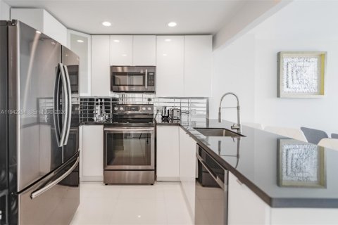 Condo in Aventura, Florida, 1 bedroom  № 2000767 - photo 3