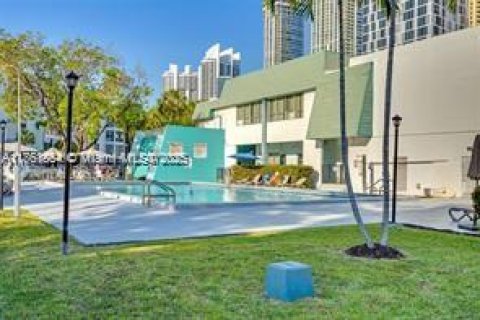 Copropriété à vendre à Sunny Isles Beach, Floride: 1 chambre, 57.6 m2 № 1892343 - photo 9