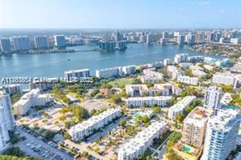 Copropriété à vendre à Sunny Isles Beach, Floride: 1 chambre, 57.6 m2 № 1892343 - photo 4