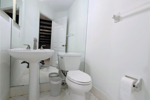 Villa ou maison à louer à Plantation, Floride: 4 chambres, 223.24 m2 № 1933200 - photo 6