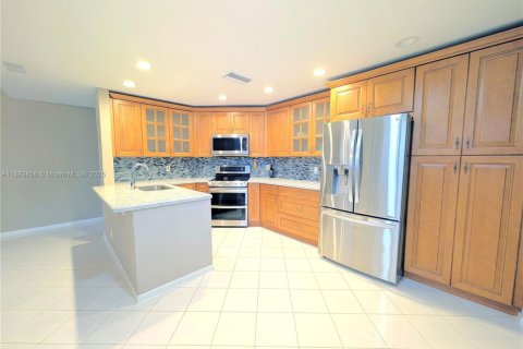 Villa ou maison à louer à Plantation, Floride: 4 chambres, 223.24 m2 № 1933200 - photo 3