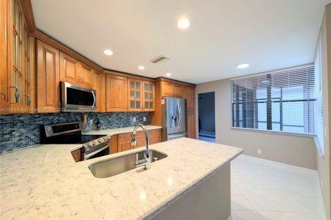 Villa ou maison à louer à Plantation, Floride: 4 chambres, 223.24 m2 № 1933200 - photo 4