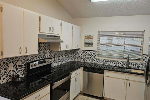 Villa ou maison à vendre à Wesley Chapel, Floride: 3 chambres, 115.76 m2 № 2432650 - photo 8