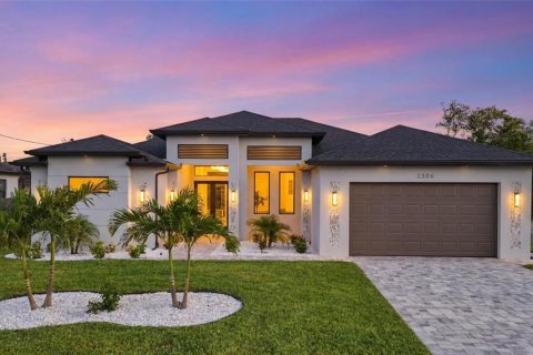 House in Cape Coral, Florida 3 bedrooms, 197.97 sq.m. № 2280476