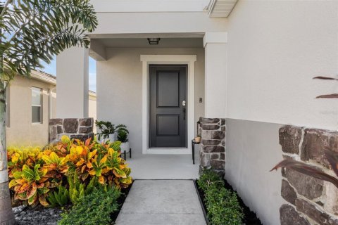 House in Davenport, Florida 4 bedrooms, 195.75 sq.m. № 1401095 - photo 4
