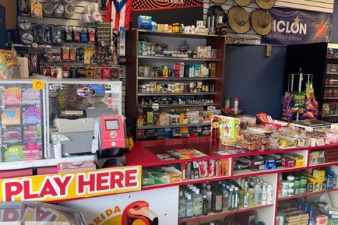Propiedad comercial en Kissimmee, Florida 817.54 m2 № 2195464