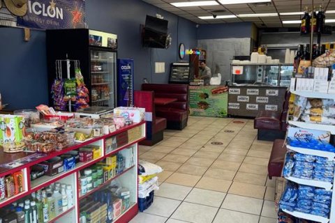 Commercial property in Kissimmee, Florida 817.54 sq.m. № 2195464 - photo 2