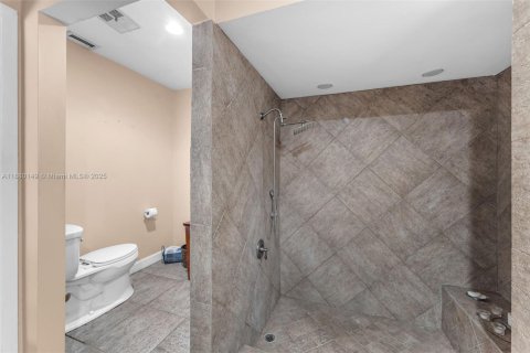 House in Miami, Florida 4 bedrooms, 194.72 sq.m. № 1931264 - photo 14