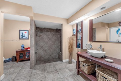 House in Miami, Florida 4 bedrooms, 194.72 sq.m. № 1931264 - photo 12