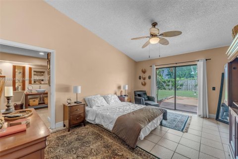 House in Miami, Florida 4 bedrooms, 194.72 sq.m. № 1931264 - photo 9