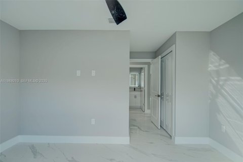 Купить виллу или дом в Лихай-Эйкерс, Флорида 3 спальни, № 2030028 - фото 17