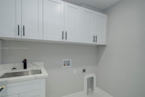 Купить виллу или дом в Лихай-Эйкерс, Флорида 3 спальни, № 2030028 - фото 19