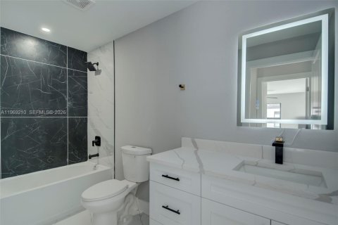 Купить виллу или дом в Лихай-Эйкерс, Флорида 3 спальни, № 2030028 - фото 18