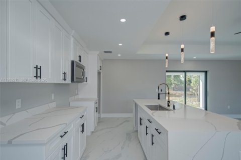 Купить виллу или дом в Лихай-Эйкерс, Флорида 3 спальни, № 2030028 - фото 6