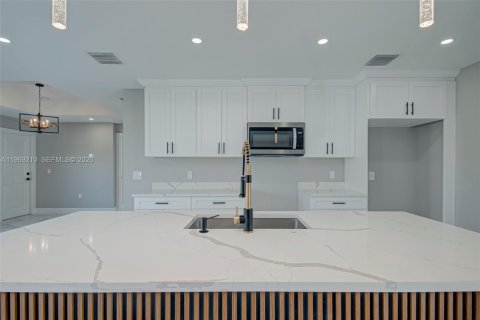 Купить виллу или дом в Лихай-Эйкерс, Флорида 3 спальни, № 2030028 - фото 5