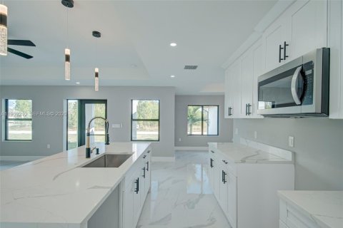 Купить виллу или дом в Лихай-Эйкерс, Флорида 3 спальни, № 2030028 - фото 7