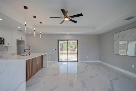 Купить виллу или дом в Лихай-Эйкерс, Флорида 3 спальни, № 2030028 - фото 2