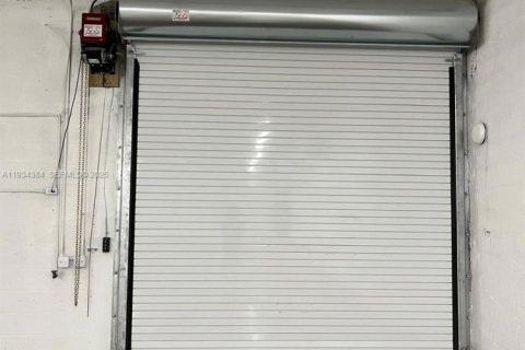 Commercial property in Miami, Florida № 1992697 - photo 4